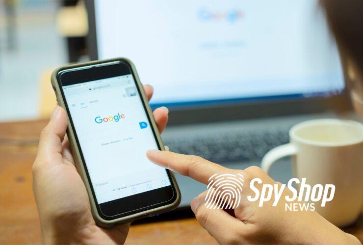 Ekran telefonu i ekran laptopa z otwartmi stronami wyszukiwarki Google