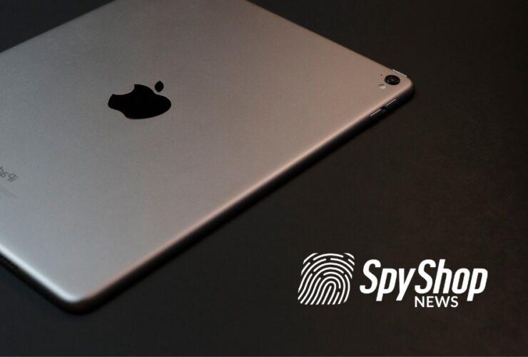Ipad Apple leży na czarnej powierzchni