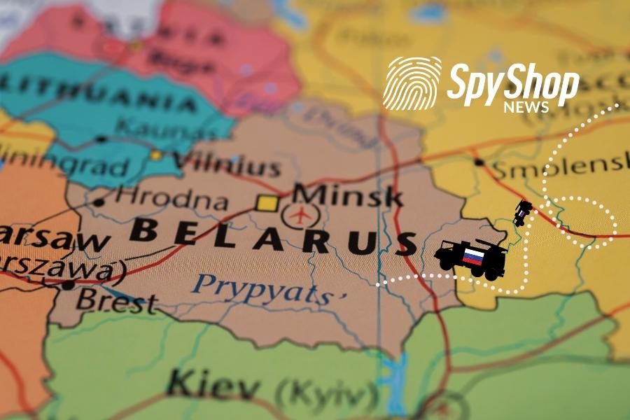 Mapa Europy z wyróżnionym zarysem Białorusi, na który jadą ciężarówki wojskowe z bronią atomową z Rosji.