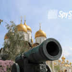 Armata przed Kremlem w Moskwie.