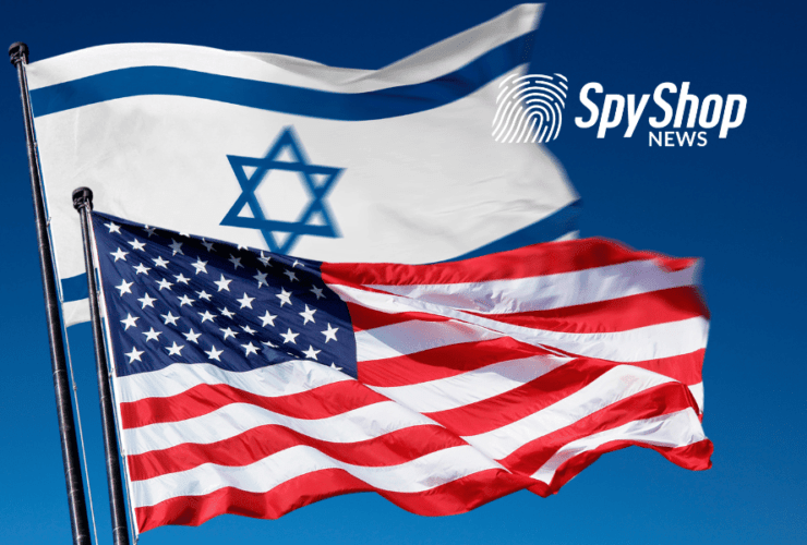 Flagi USA i Izraela powiewają na wietrze, niebo jest bezchmurne