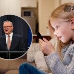 Australijski parlament wprowadza zakaz korzystania z mediów społecznościowych przez dzieci poniżej 16. roku życia, obowiązujący od listopada 2025 roku.