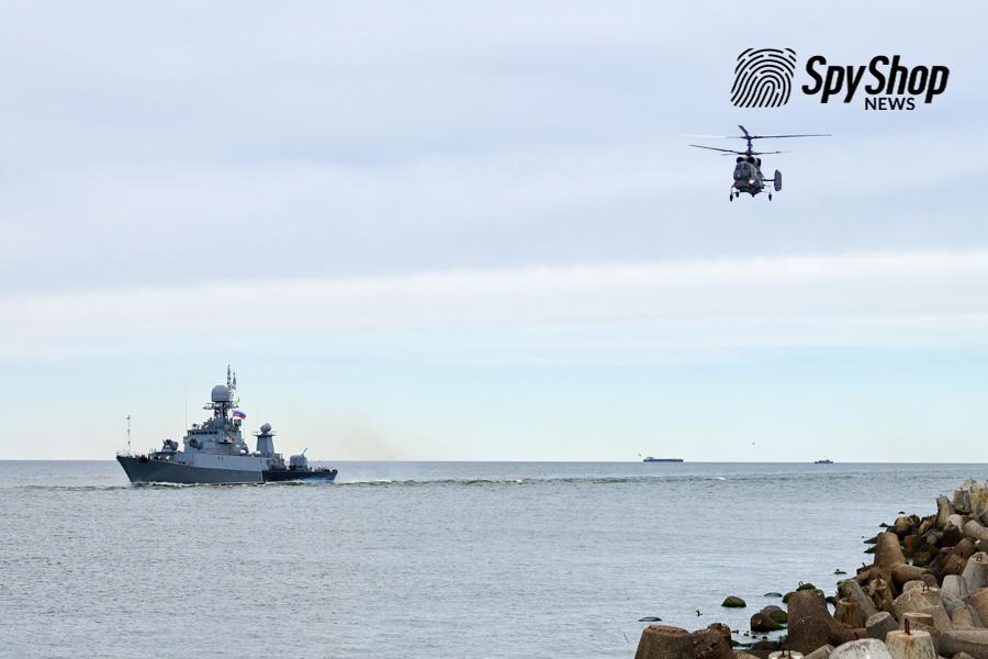 Grafika przedstawia rosyjski okręt, który ostrzelał niemiecki helikopter.